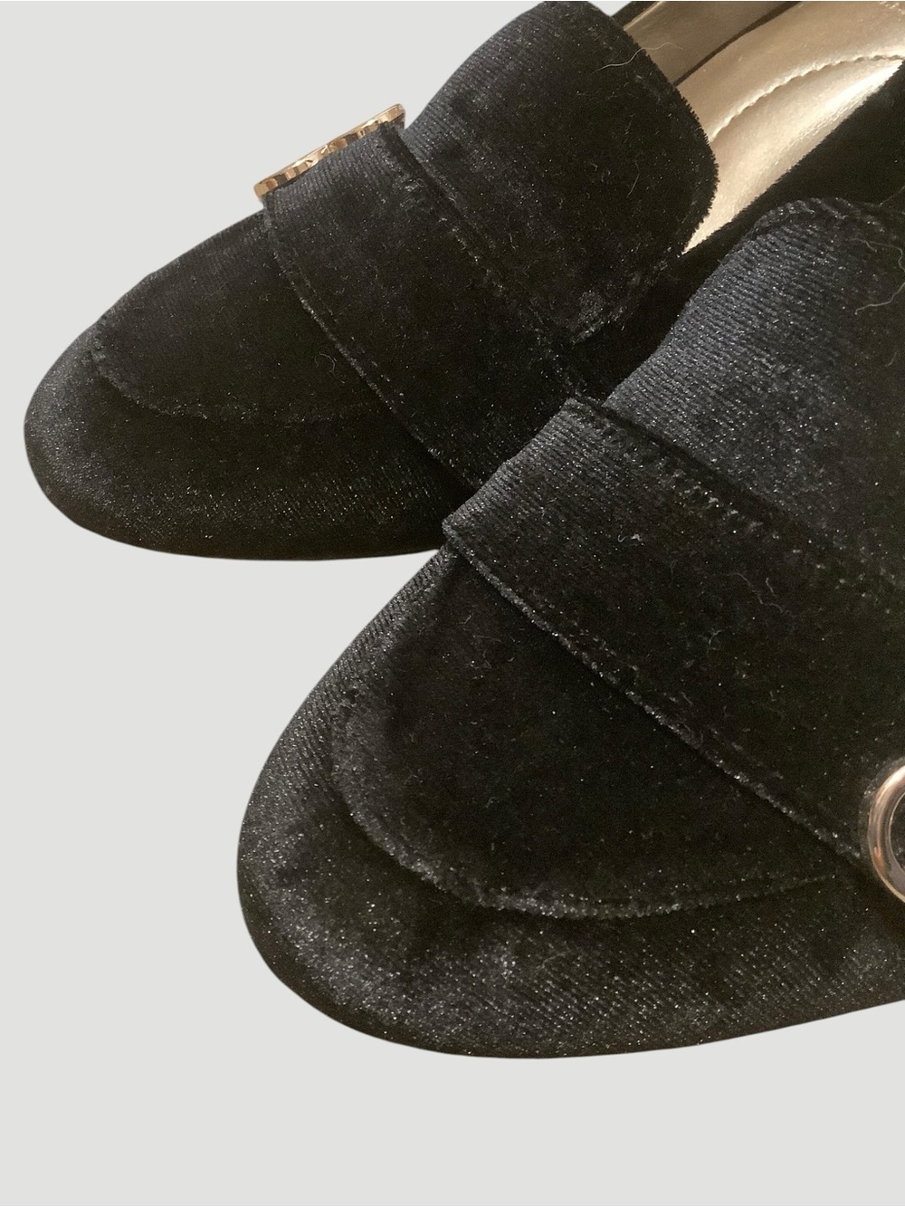 Bandolino Velvet Look Loafer Pumps Black Gold Hardware Block Heel Shoes Size 6M - Picture 9 of 11